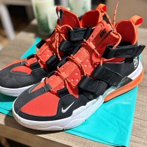 Nike Air Edge 270 Men's Black and Orange Sneakers